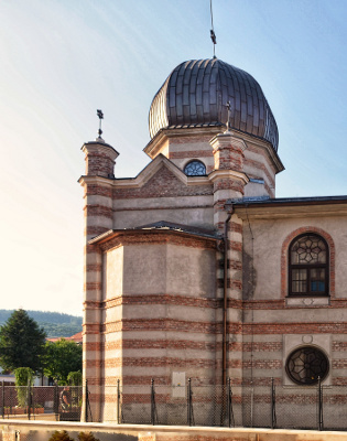Synagóga Brezno kupola a vežičky