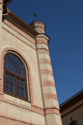 Synagóga Brezno okno schodiska ženskej galérie