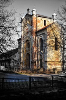 Vstup a bočné portály