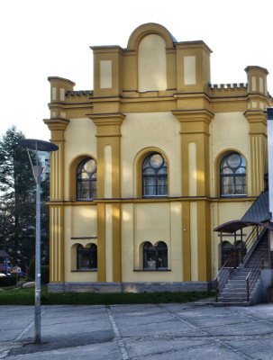 Synagóga Vrútky výhodná fasáda bez rozetového okna
